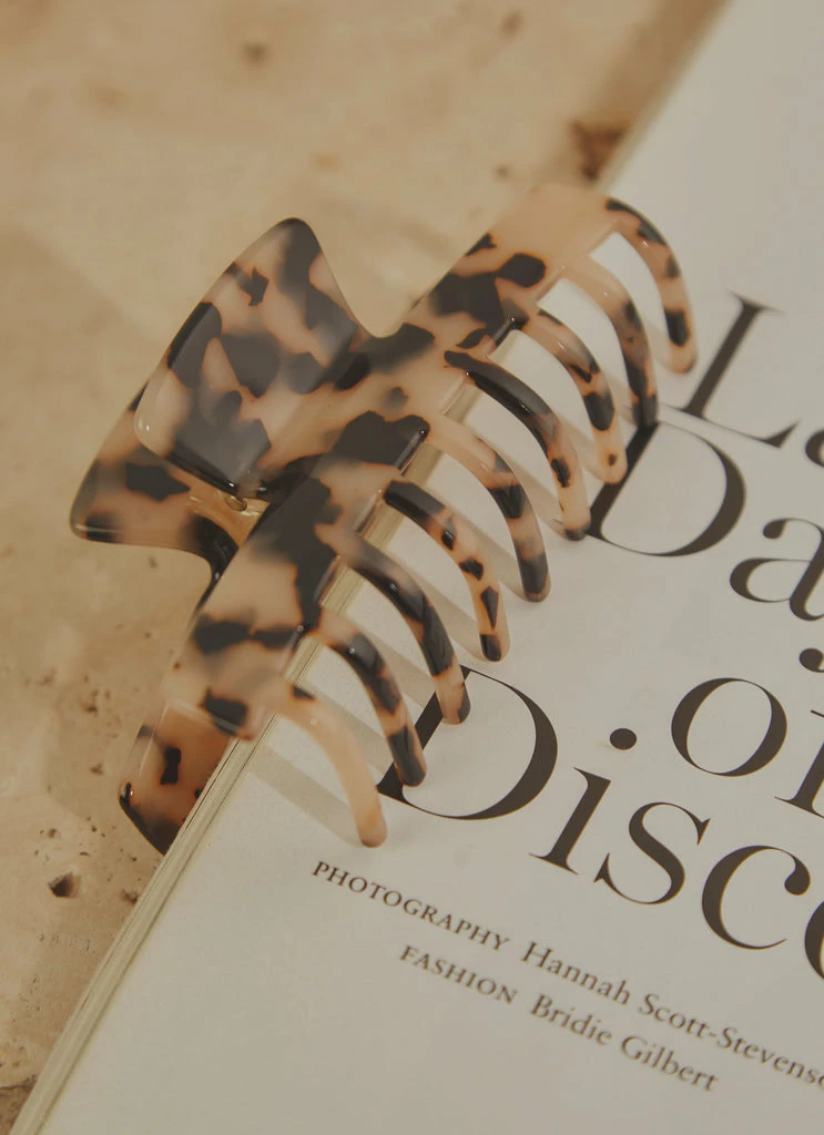 Peppermayo - See Both Sides Hair Clip - Tort 7 Peppermayo - See Both Sides Hair Clip - Tort - Image 5