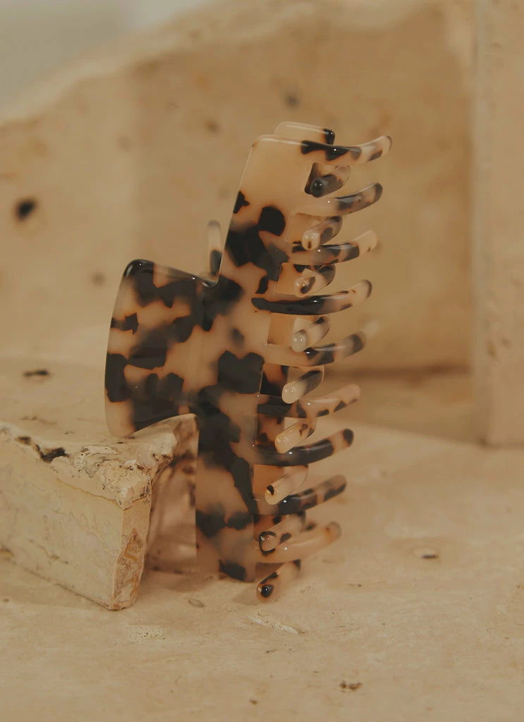 Peppermayo - See Both Sides Hair Clip - Tort 8 Peppermayo - See Both Sides Hair Clip - Tort - Image 6