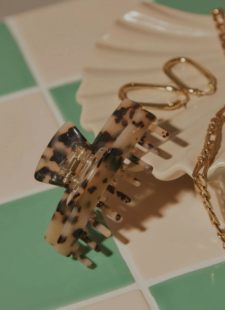 Peppermayo - See Both Sides Hair Clip - Tort 5 Peppermayo - See Both Sides Hair Clip - Tort - Image 3