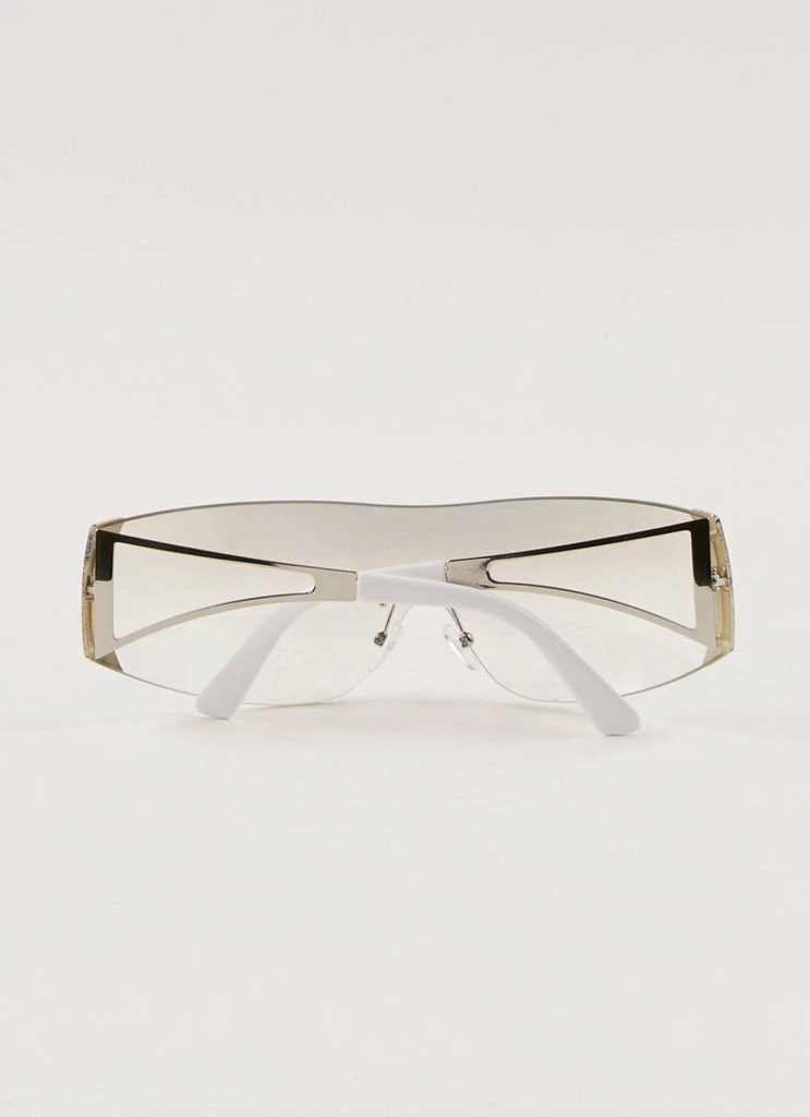 Peppermayo Exclusive - Cold Heart Sunglasses - Snow 6 Peppermayo Exclusive - Cold Heart Sunglasses - Snow - Image 4